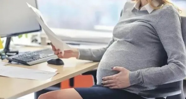 Doğum izni ve sosyal medyaya yaş sınırı Meclis'e geliyor! AK Parti kaynakları düzenleme için tarih verdi